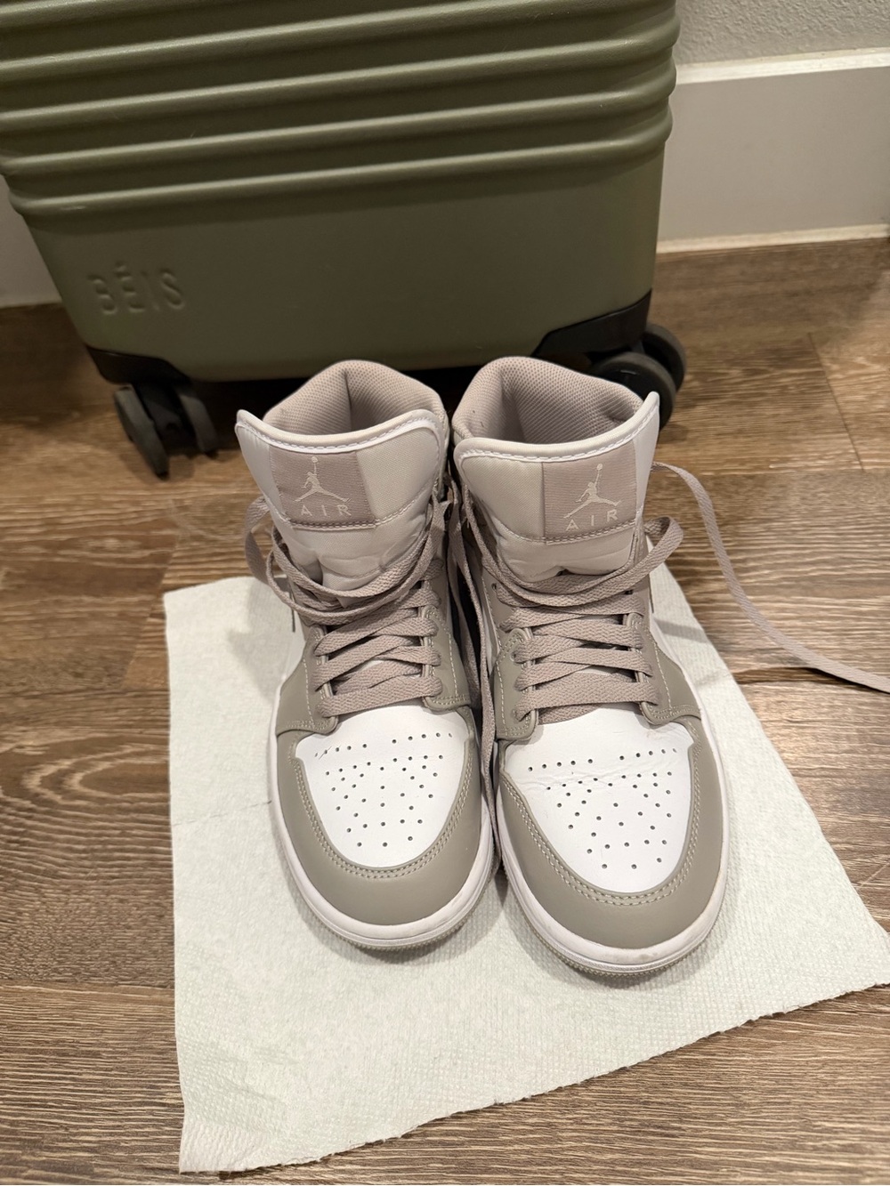 Nike White & Light Pink Women's Sneakers